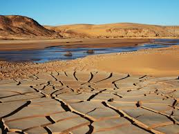 La Terre assoiffée absorbe de l'eau, ralentissant la montée des océans