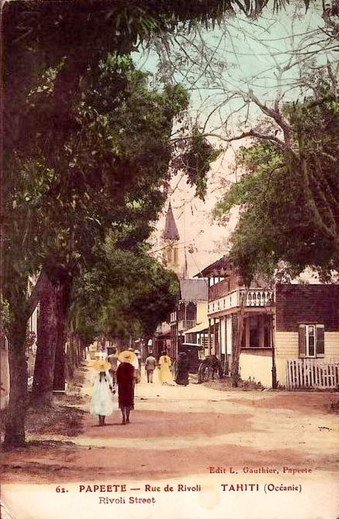 La rue de Rivoli vers 1910. Carte colorisée Lucien Gauthier