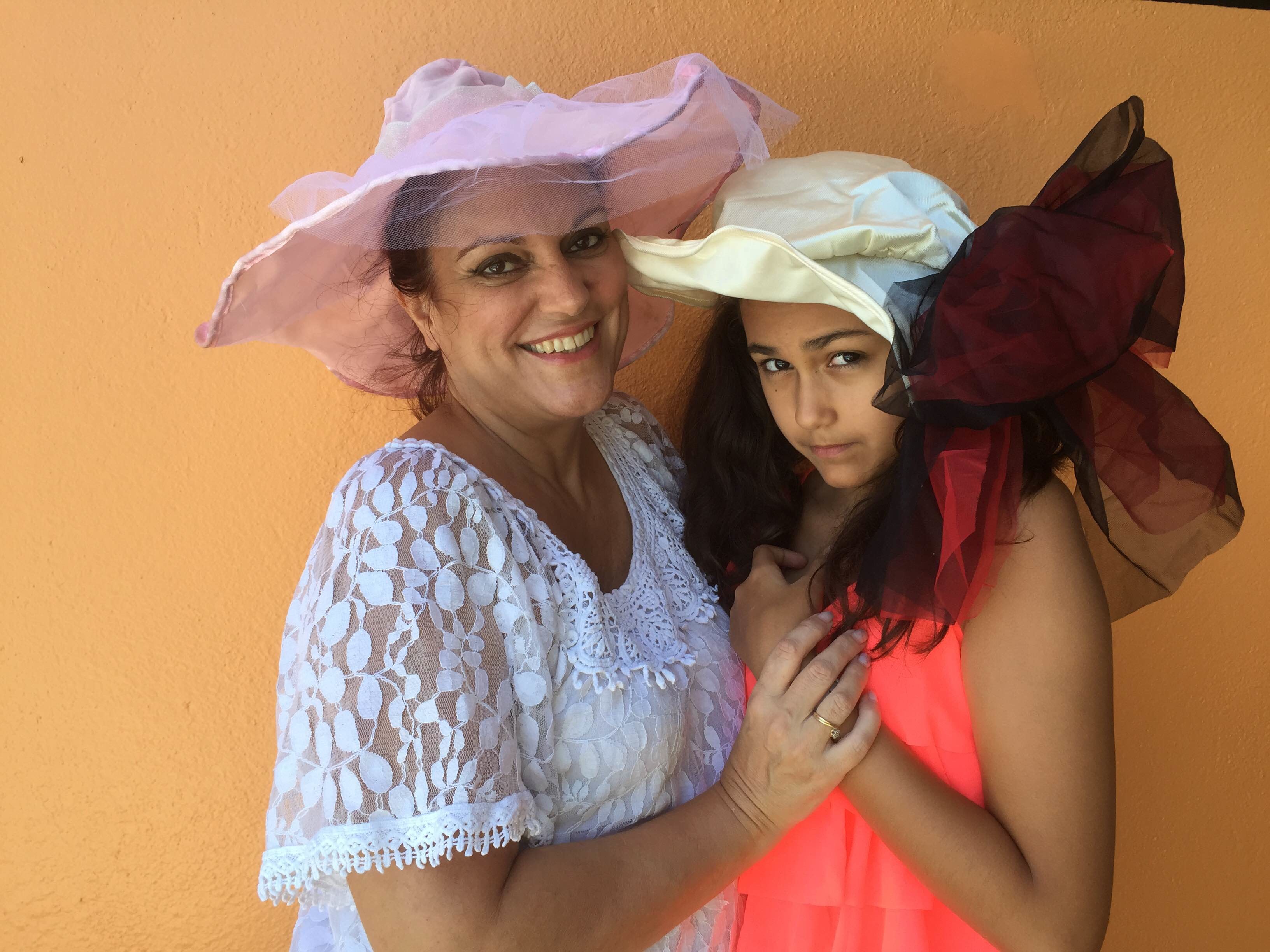 Catherine et Haniiti Chanson, la mère et la fille, à la ville comme dans la pièce de théâtre.