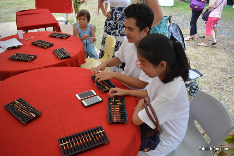 L'utilisation des bouliers chinois est beaucoup plus compliquée que la calculatrice de son smartphone !