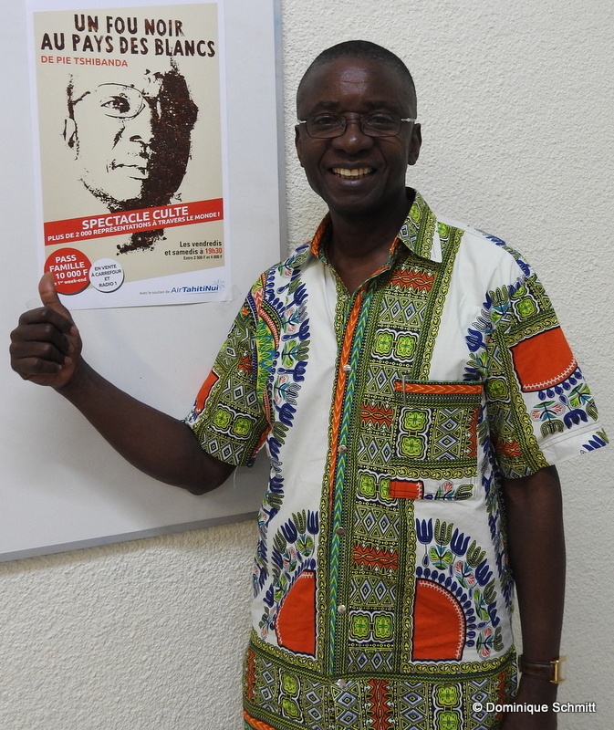 Fort de son succès en 2008, Pie Tschibanda est de retour pour faire changer les mentalités et notre regard sur l'autre.