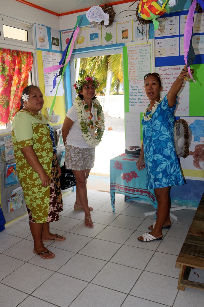 La ministre a visité les deux classes de l'école de Taenga