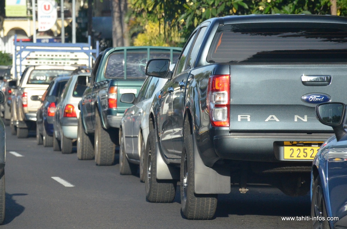 100 000 véhicules transitent chaque jour au centre-ville de Papeete. La visite présidentielle du lundi 22 février promet une belle pagaille pour la circulation automobile.