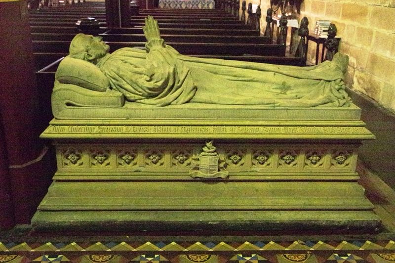 A Christchurch, dans l’église St Laurence, un gisant sculpté par Henry Apperly rappelle l’engagement de Patteson.
