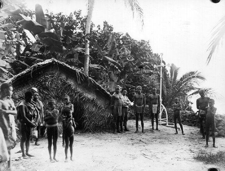 Au début du XXe siècle, un mémorial fut édifié à Nukapu, en souvenir de la fin tragique de “l’évêque des Noirs”.