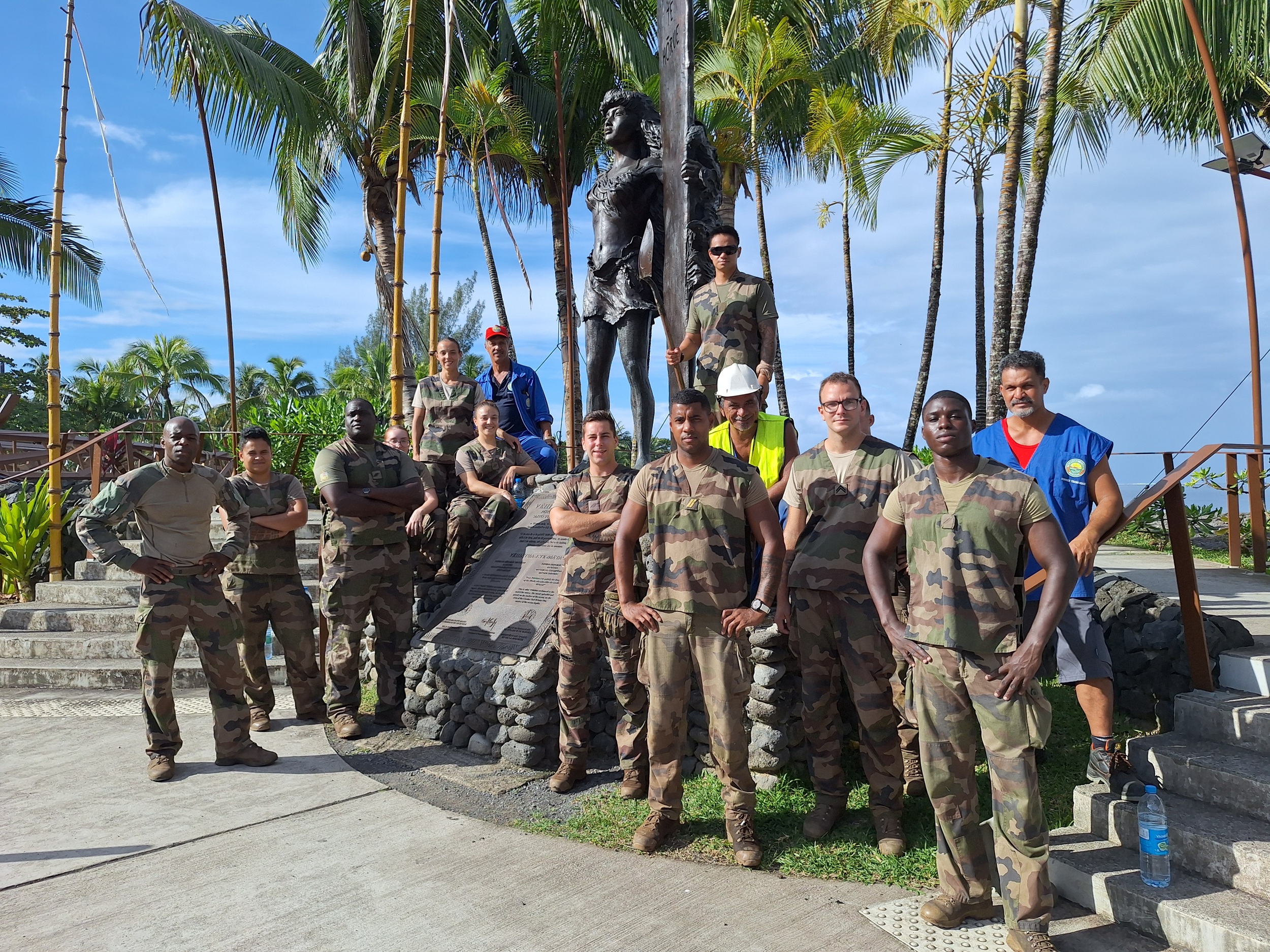 Les militaires ont prêté main forte aux services techniques communaux.