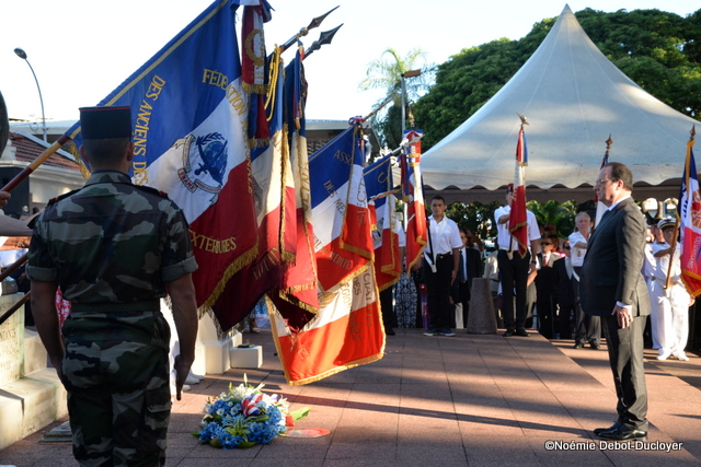 François Hollande au monument aux morts ce matin