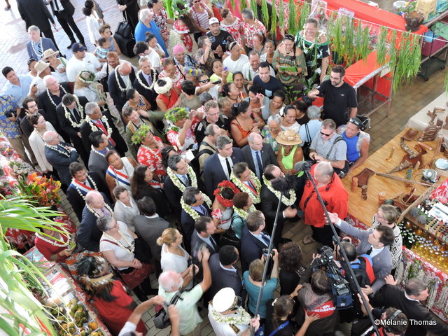 Visite du marché de Papeete du Président de la République