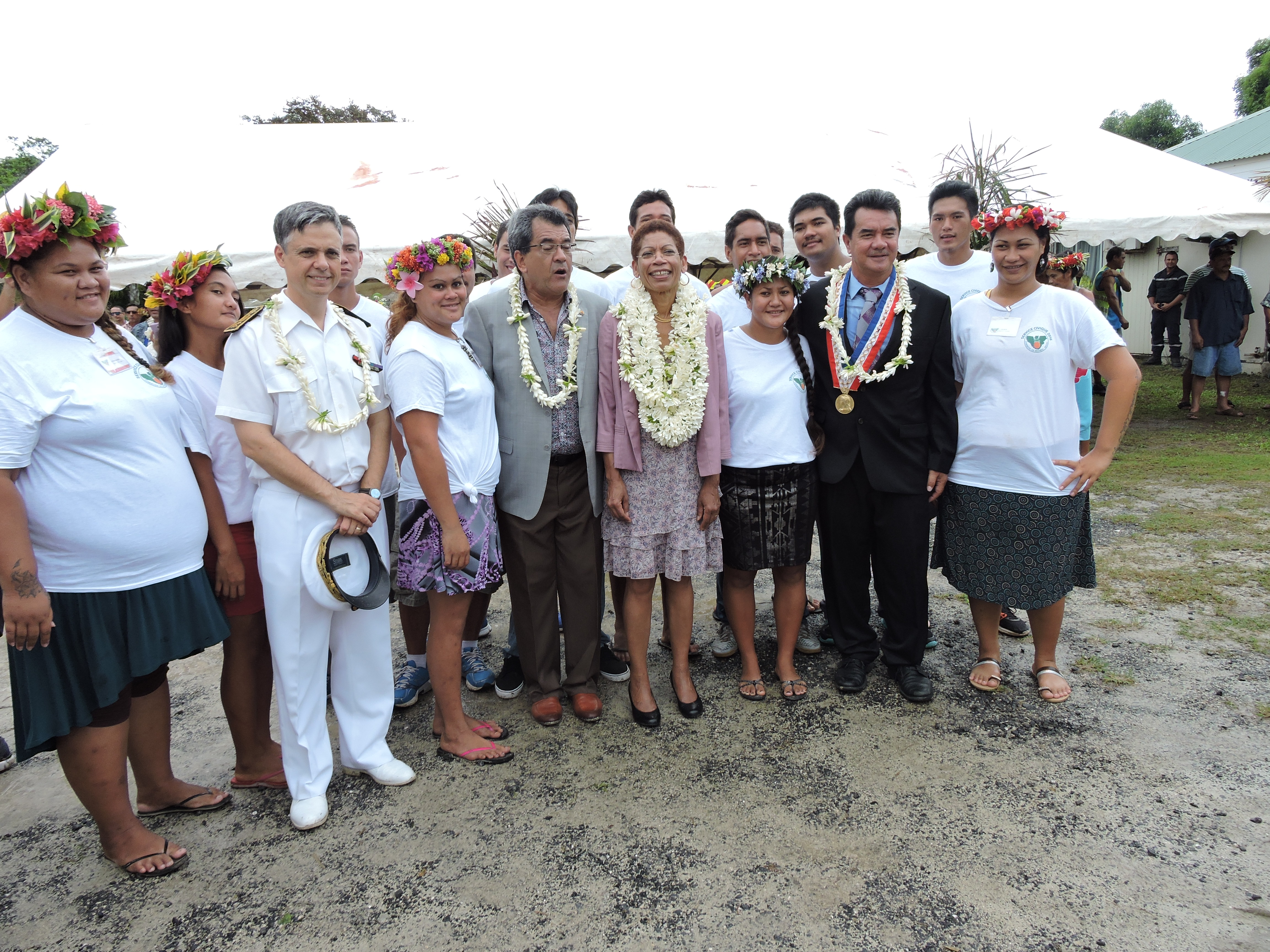 Une dizaine de jeunes sont en service civique à Moorea. Ce dispositif a été mis en place par l'Etat en 2011 sur le fenua pour aider les jeunes à trouver un emploi. Ils suivent une formation rémunérée sur huit mois afin de faciliter leur réinsertion professionnelle par la suite.