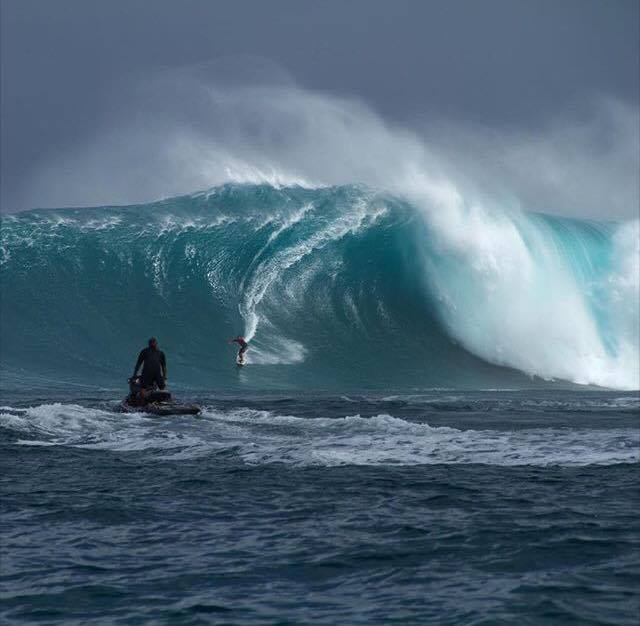 Surf de gros – Tikanui Smith : Le surfeur de Moorea a pris sa bombe à Jaws