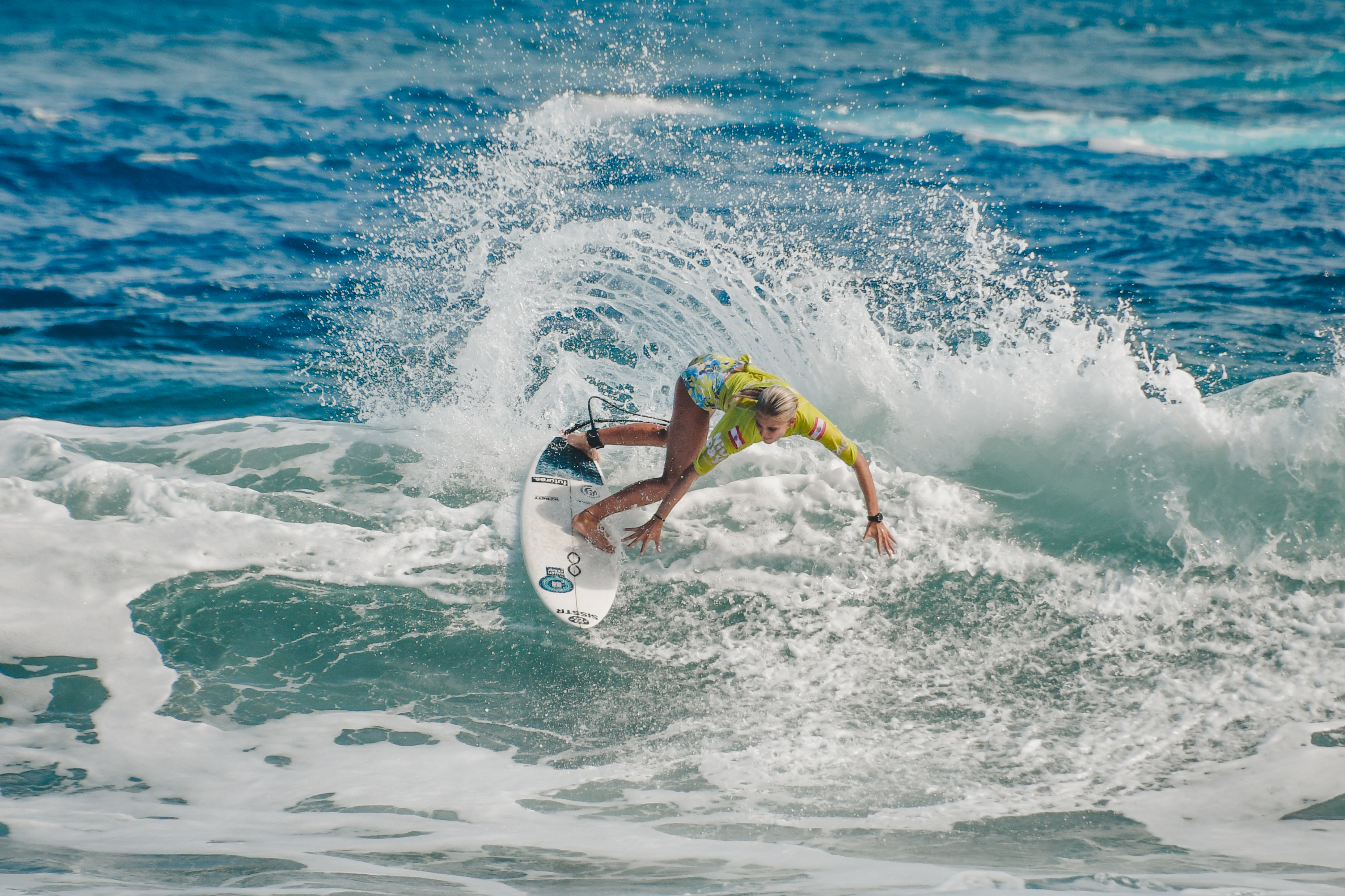 Raipoe Chapelier en or à la Roxy Vahine Cup