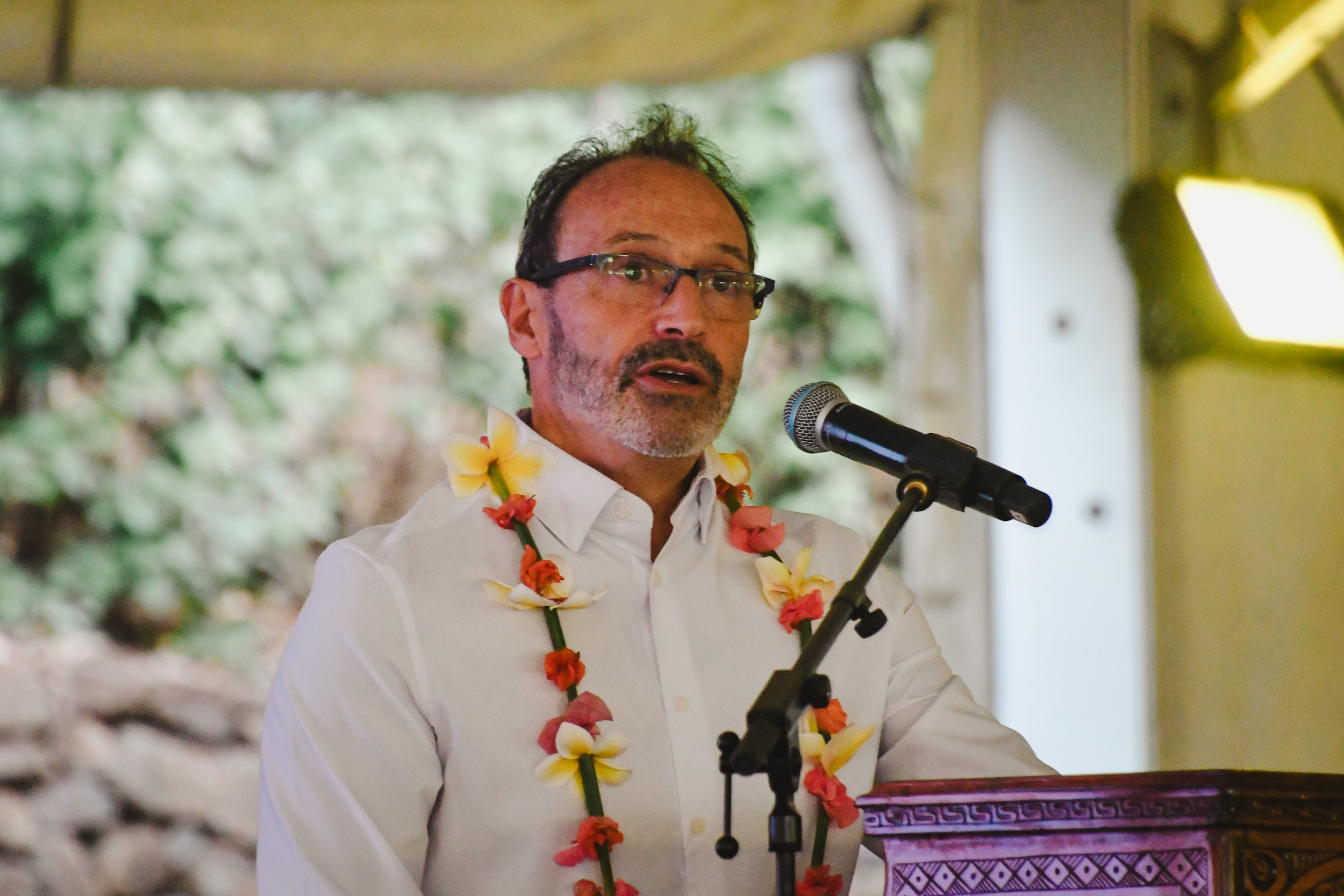 Thierry Terret, vice recteur de la Polynésie française, prévient : Ici " on vient pour s'impliquer totalement !"