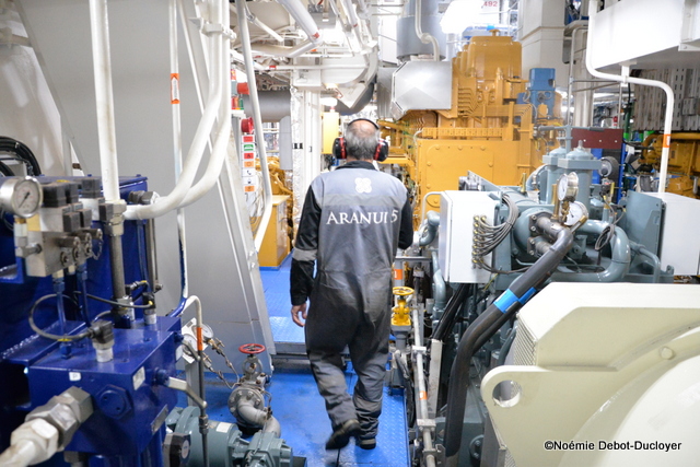 Les mécaniciens assurent le bon fonctionnement du navire en mer et à terre, de jour comme de nuit.