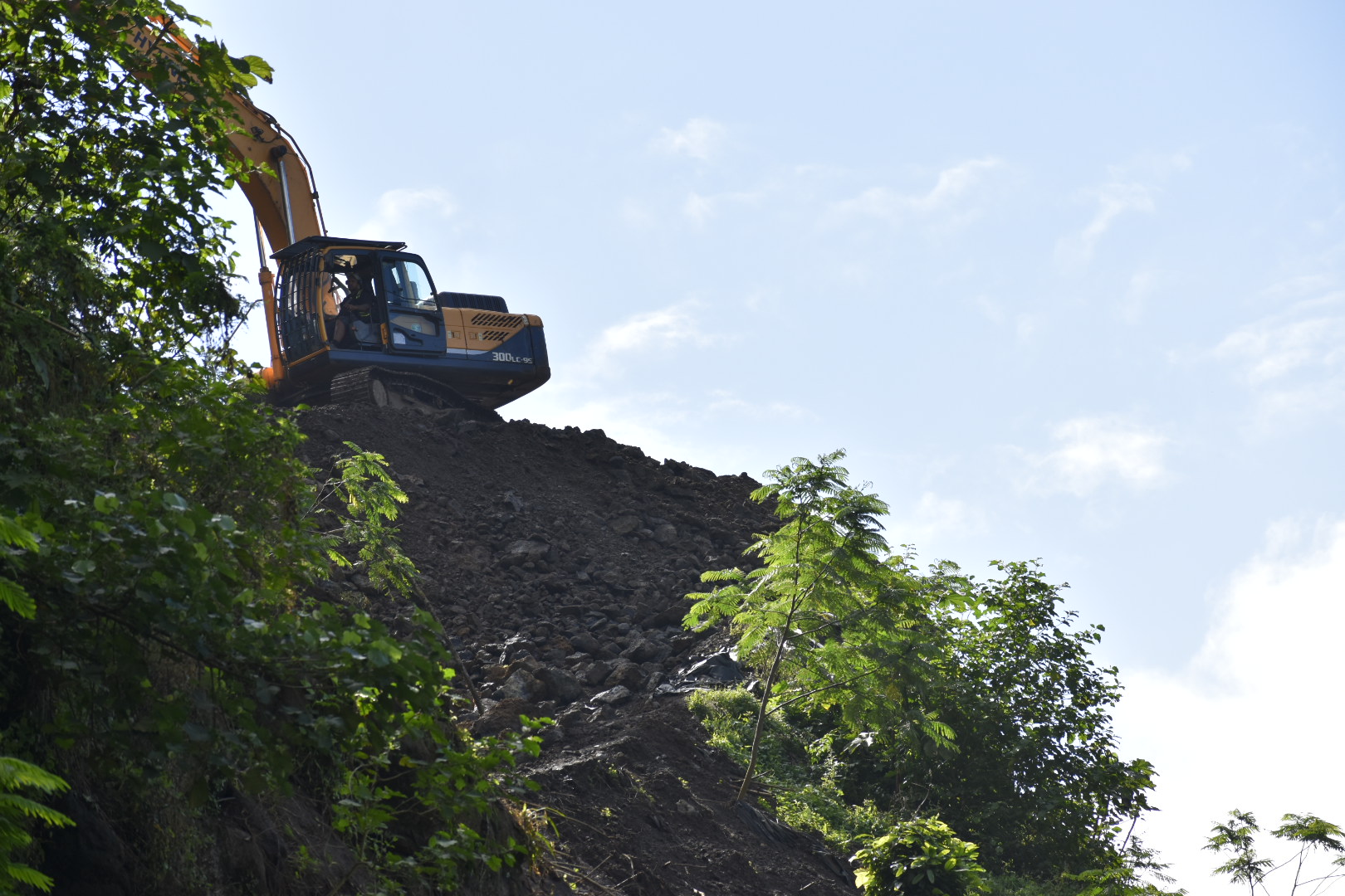 Le risque de chute de pierres et d’arbres imposait cette période de fermeture (Crédit : Anne-Charlotte Lehartel).