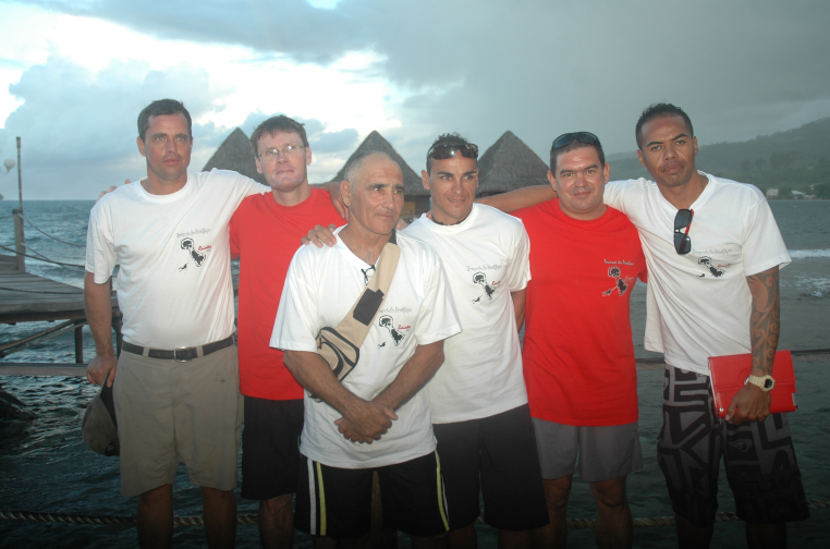 Wigrial MOUZIN (2ième à G) et Franck MEKENESE (1er à D) présents à Raiatea et en Calédonie lors des éditions précédentes feront encore partie de la team Calédonie