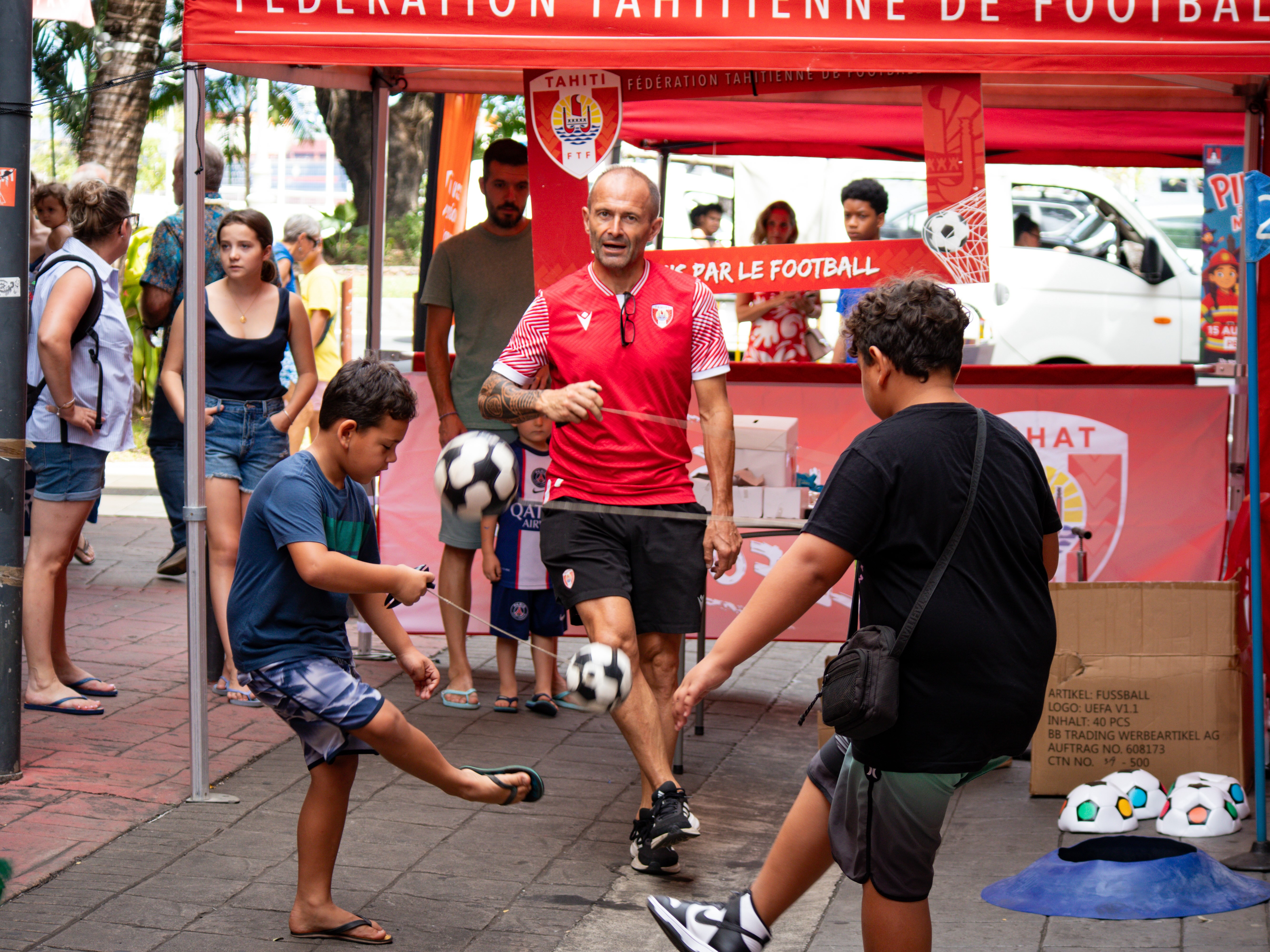 Des stands ont été répartis de la Cathédrale Notre-Dame au parc Bougainville, en passant par le front de mer, le centre Vaima et le Quartier du Commerce. ©DM