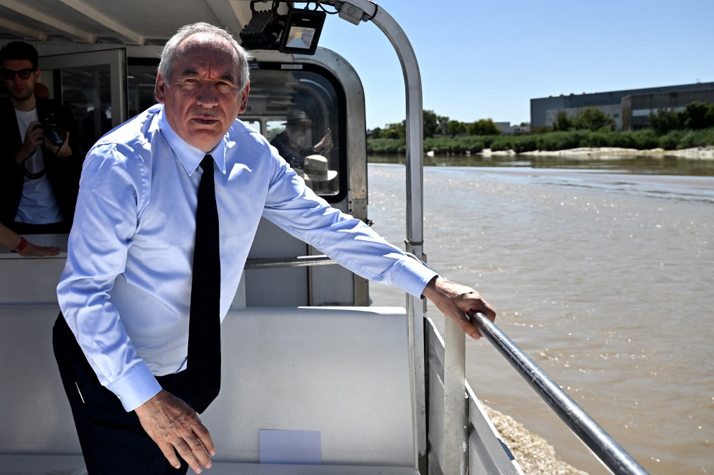 Bayrou entre dans le dur face aux risques de censure et de blocages