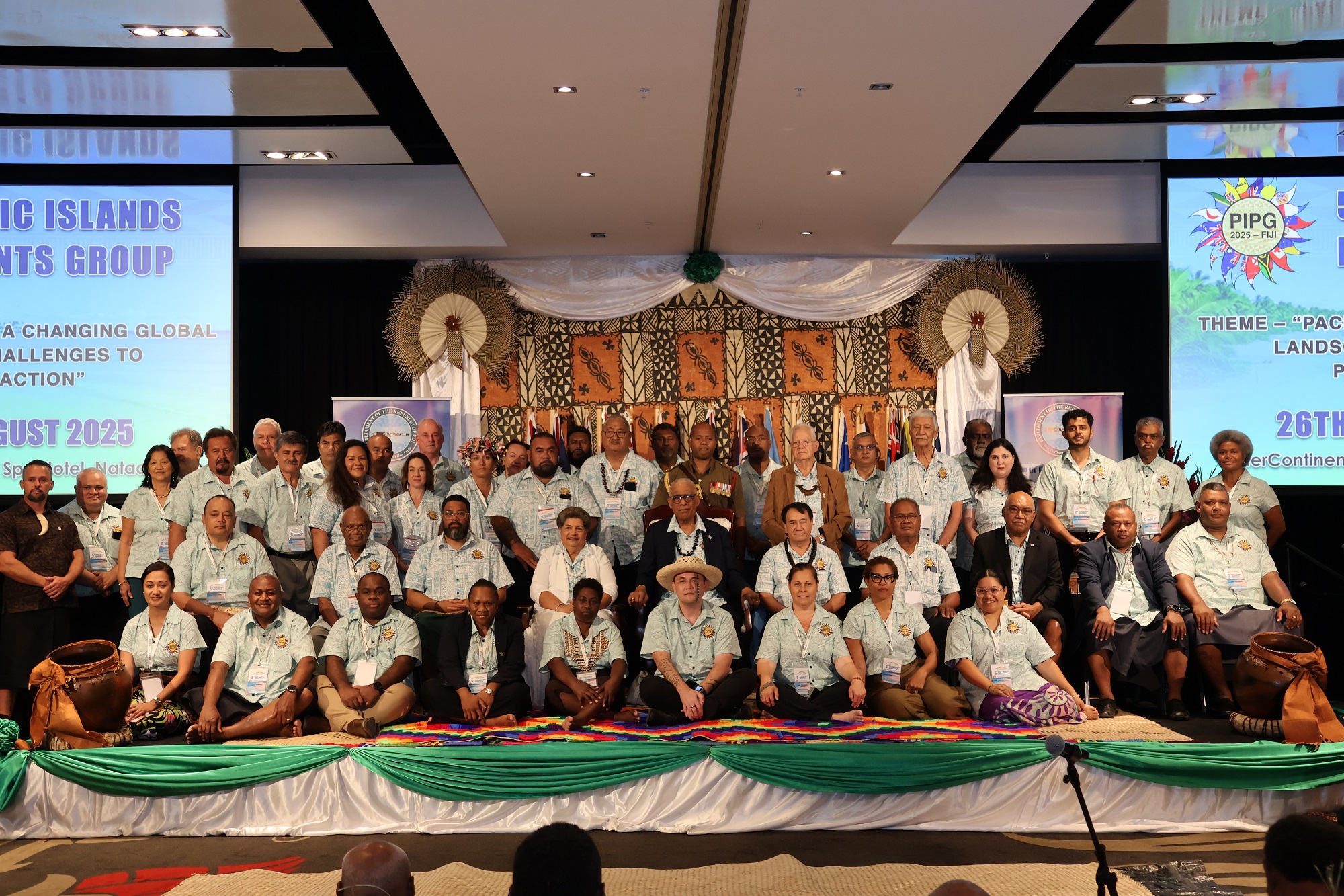 L’ensemble des représentants participant à la 5ᵉ conférence du Groupe des Parlements des îles du Pacifique. (Photo présidence)