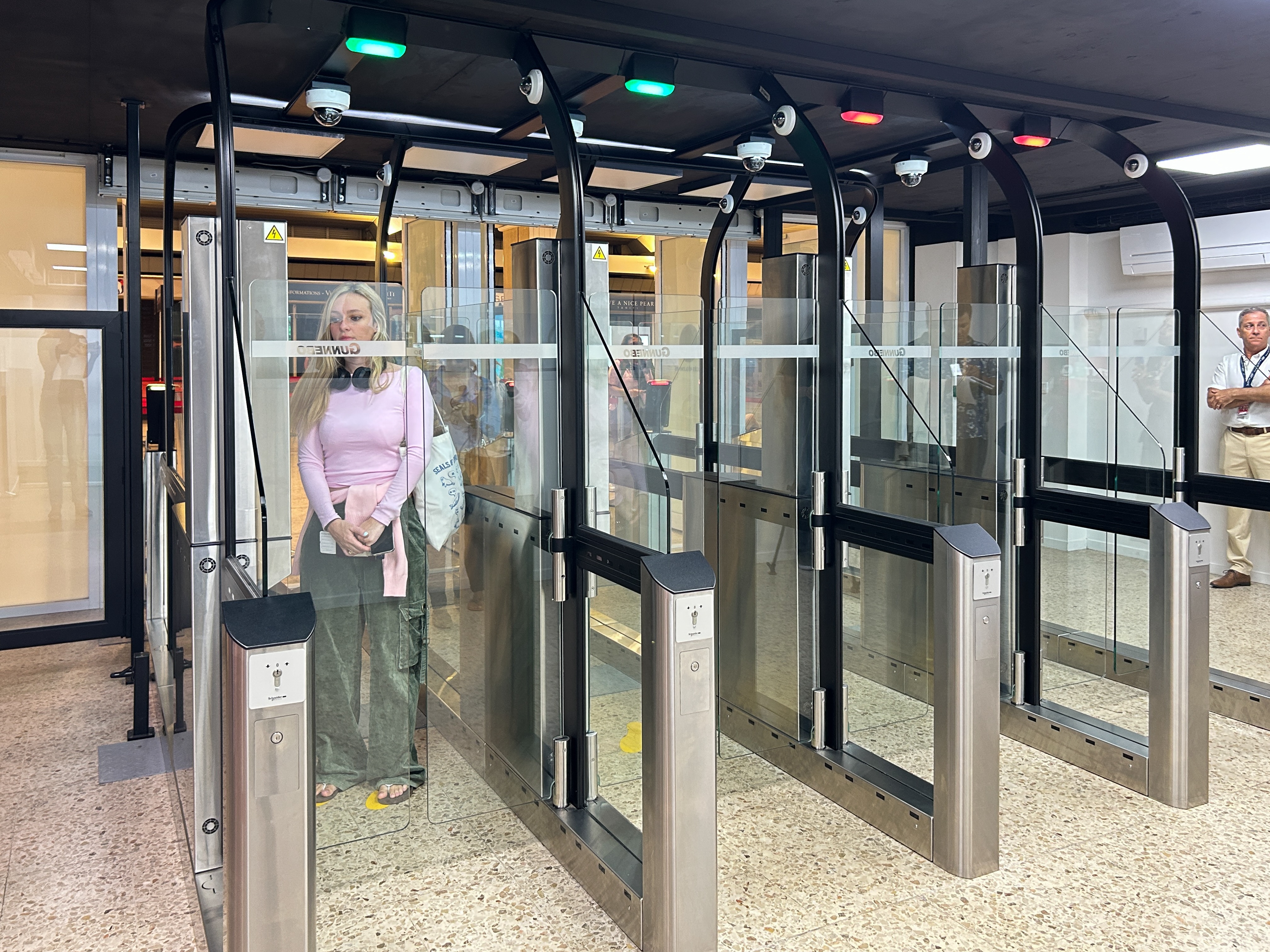 À pleine capacité, les quatre sas peuvent ainsi absorber près de 480 voyageurs par heure.  ©DM