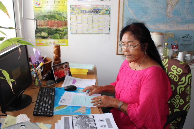 Vahi Sylvia Richaud, maître de conférences en langue, littérature cultures polynésiennes, est la responsable pédagogique de cet enseignement.