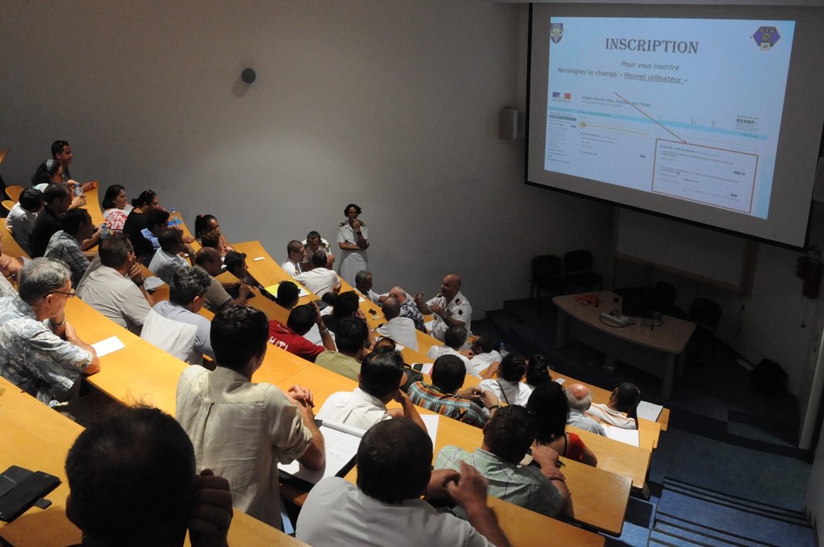 L'amphi de la CCISM était rempli d'entrepreneurs intéressés par les procédures d'achat de l'armée, qui dépense 10 milliards de francs par an en Polynésie.