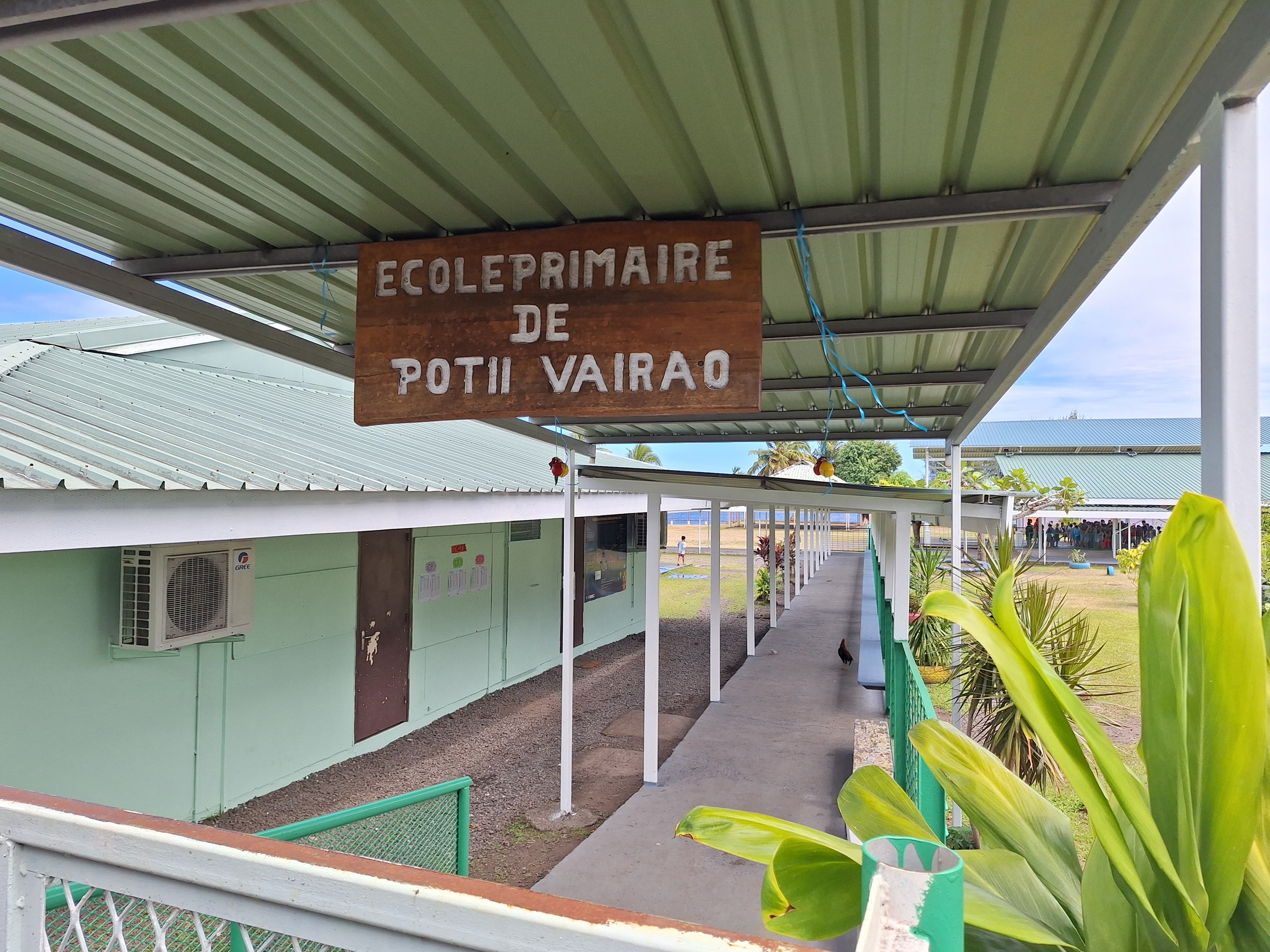 Déception et colère à l’école primaire de Vairao, cambriolée dans la nuit de jeudi à vendredi (Crédit : Anne-Charlotte Lehartel).