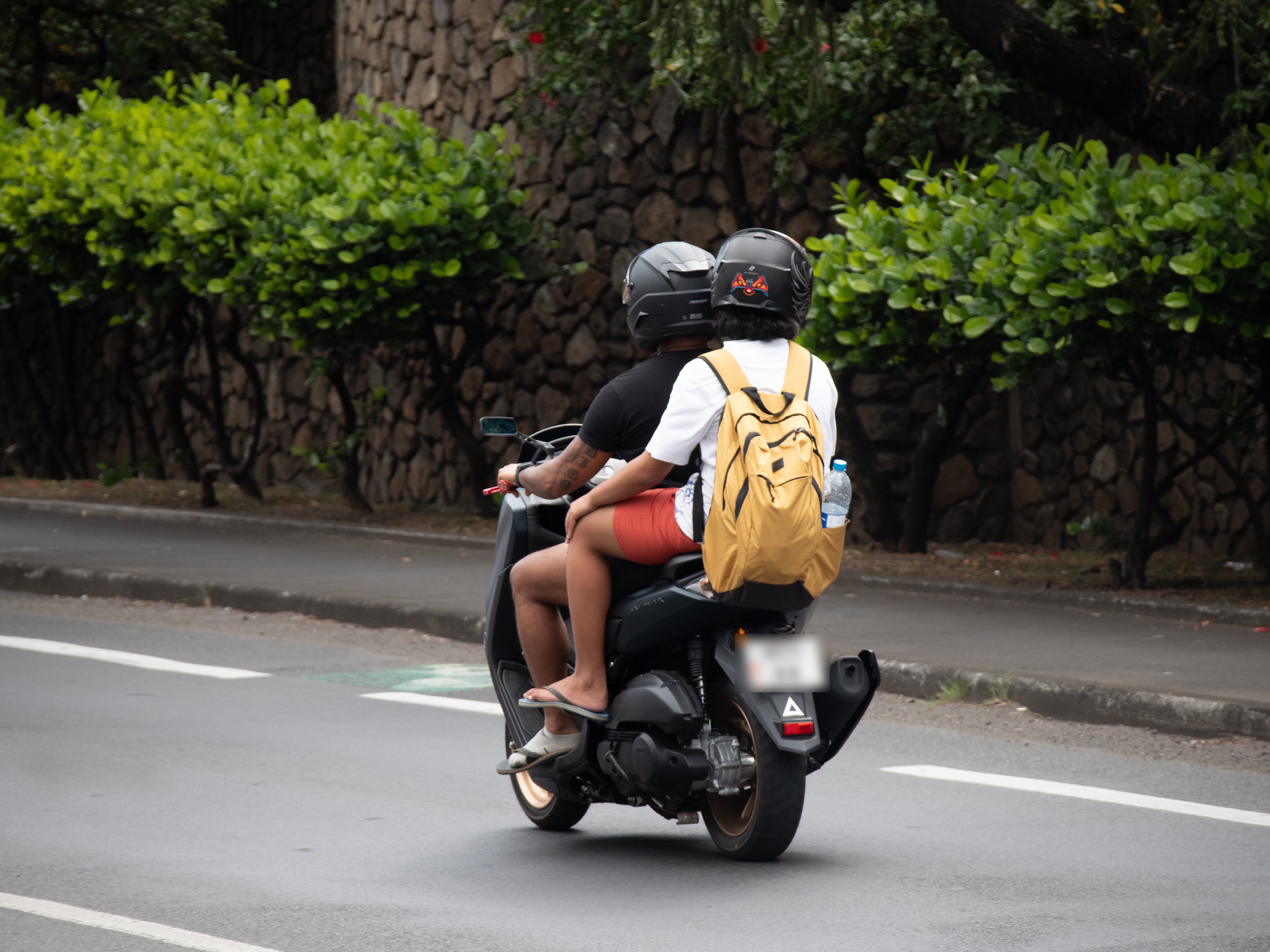 Rouler sans protections, comme gants ou chaussures fermées, expose à des blessures graves en cas de chute. ©DM