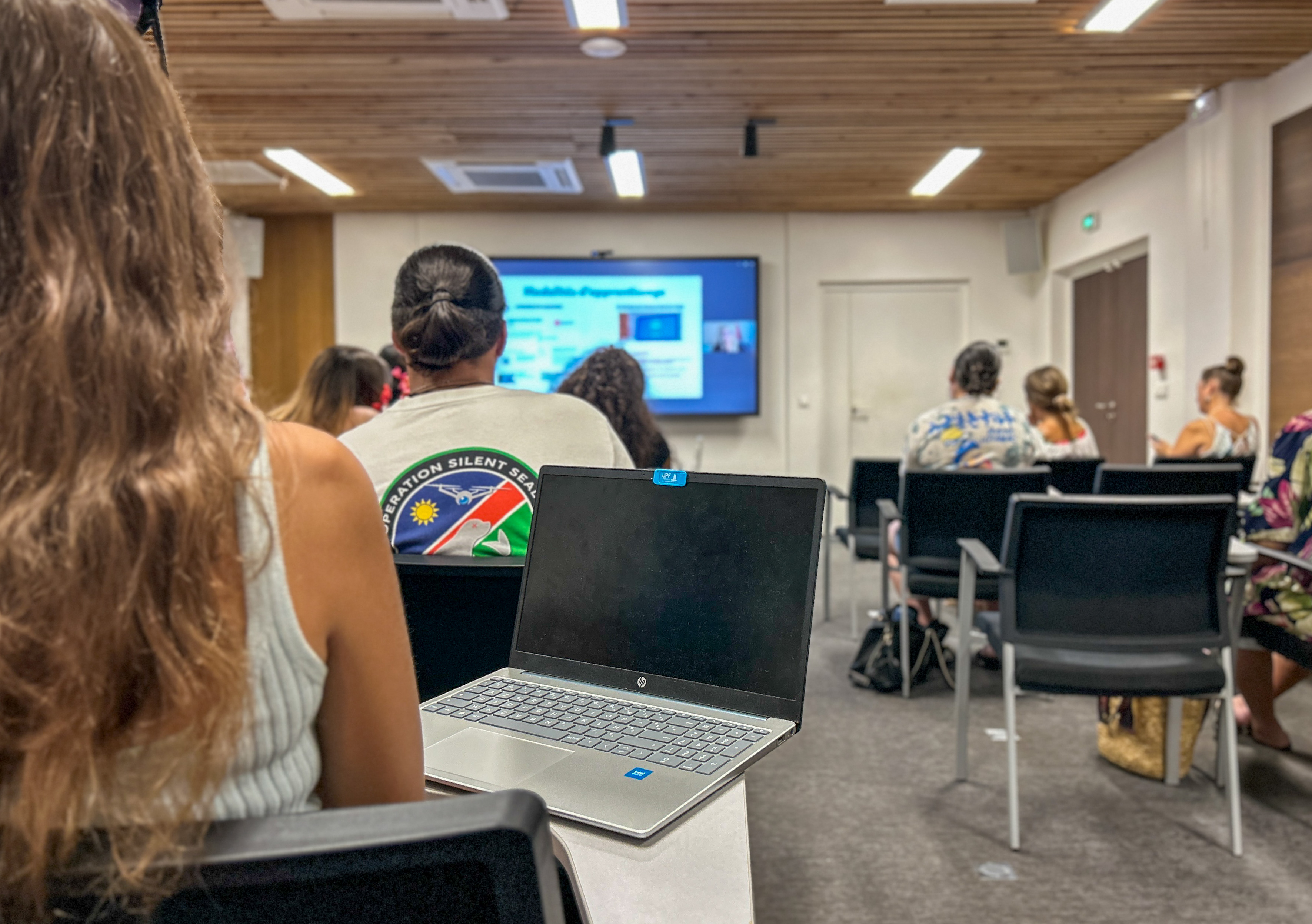 Sur plus de trois mois, la formation se concentre sur trois compétences: trouver des idées, écrire et réécrire et vendre son projet.