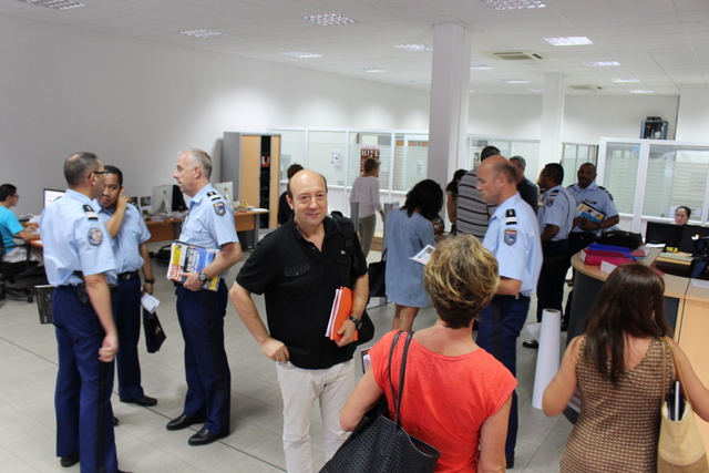 Chistophe Trillou (au centre), magistrat délégué à la formation pour la cour d'appel de Papeete, à l'origine de cette rencontre.