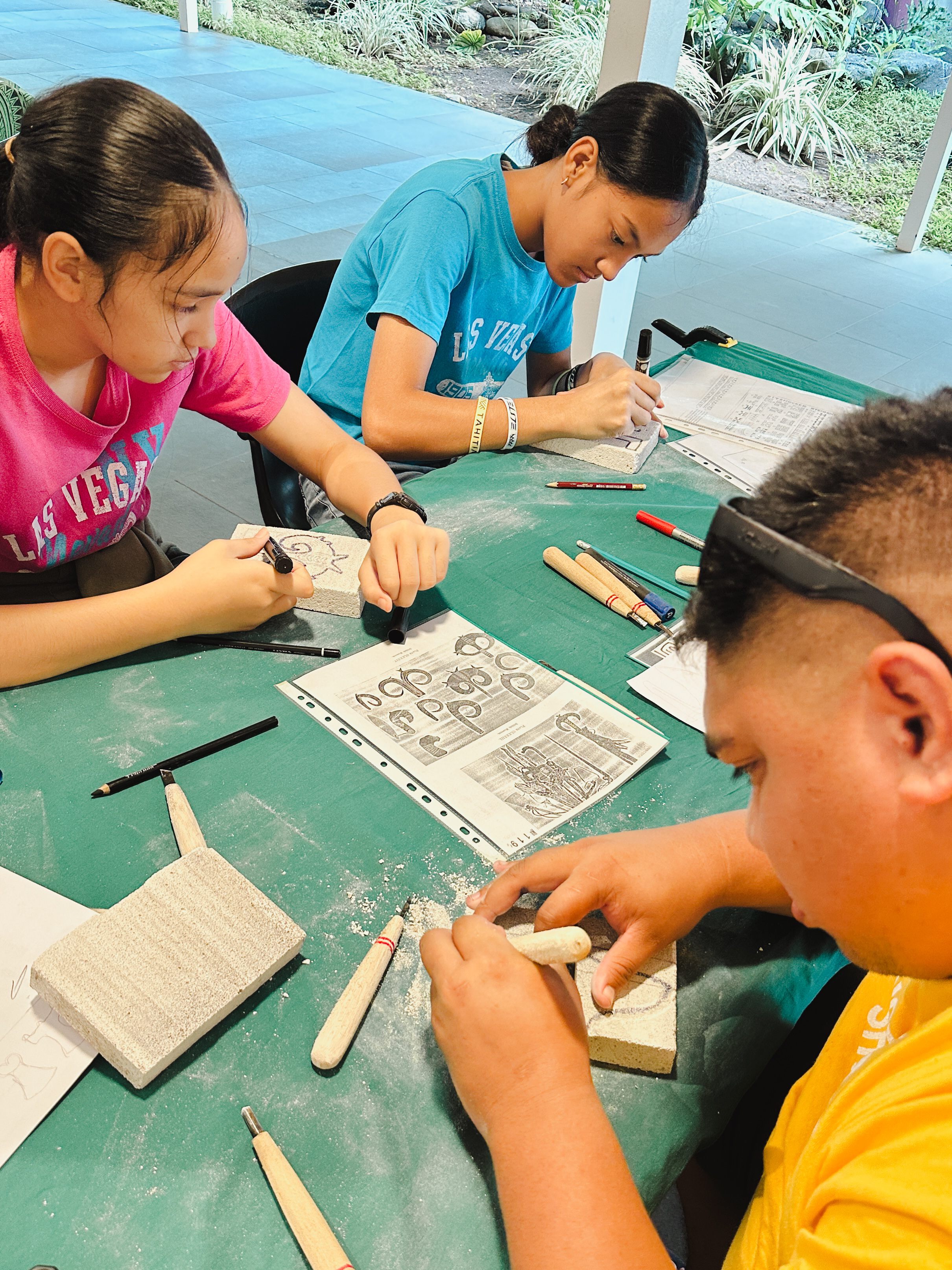 L'atelier de sculpture a été l'occasion pour certains visiteurs de se découvrir un talent caché.