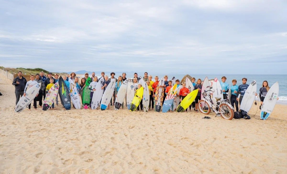 Le projet Heritage rassemble les meilleurs jeunes surfeurs français et polynésiens.