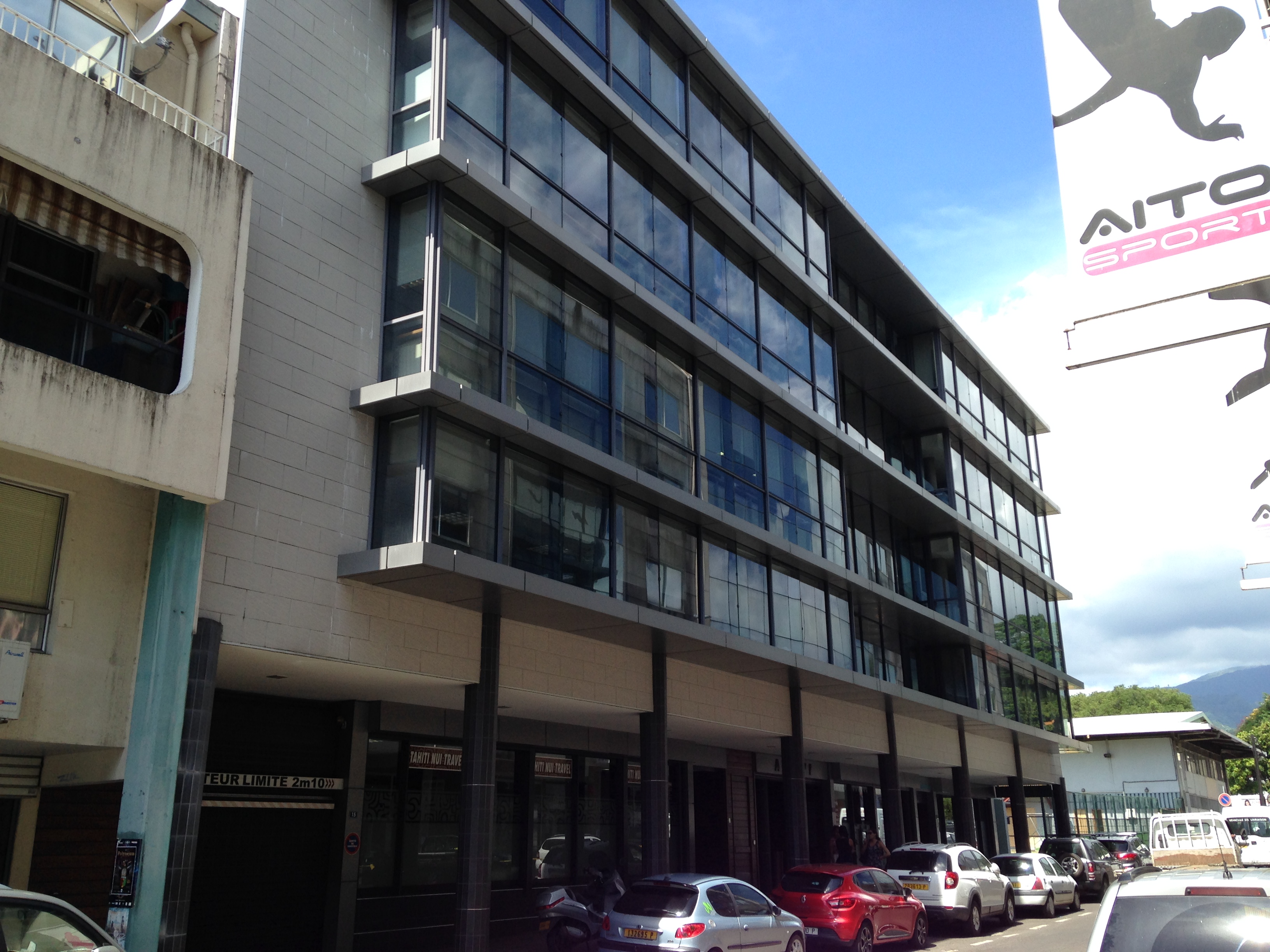 L'immeuble Ateivi, où sont installés les locaux de l'agence Tahiti Nui Travel, rue Mgr Tepano Jaussen à Papeete.