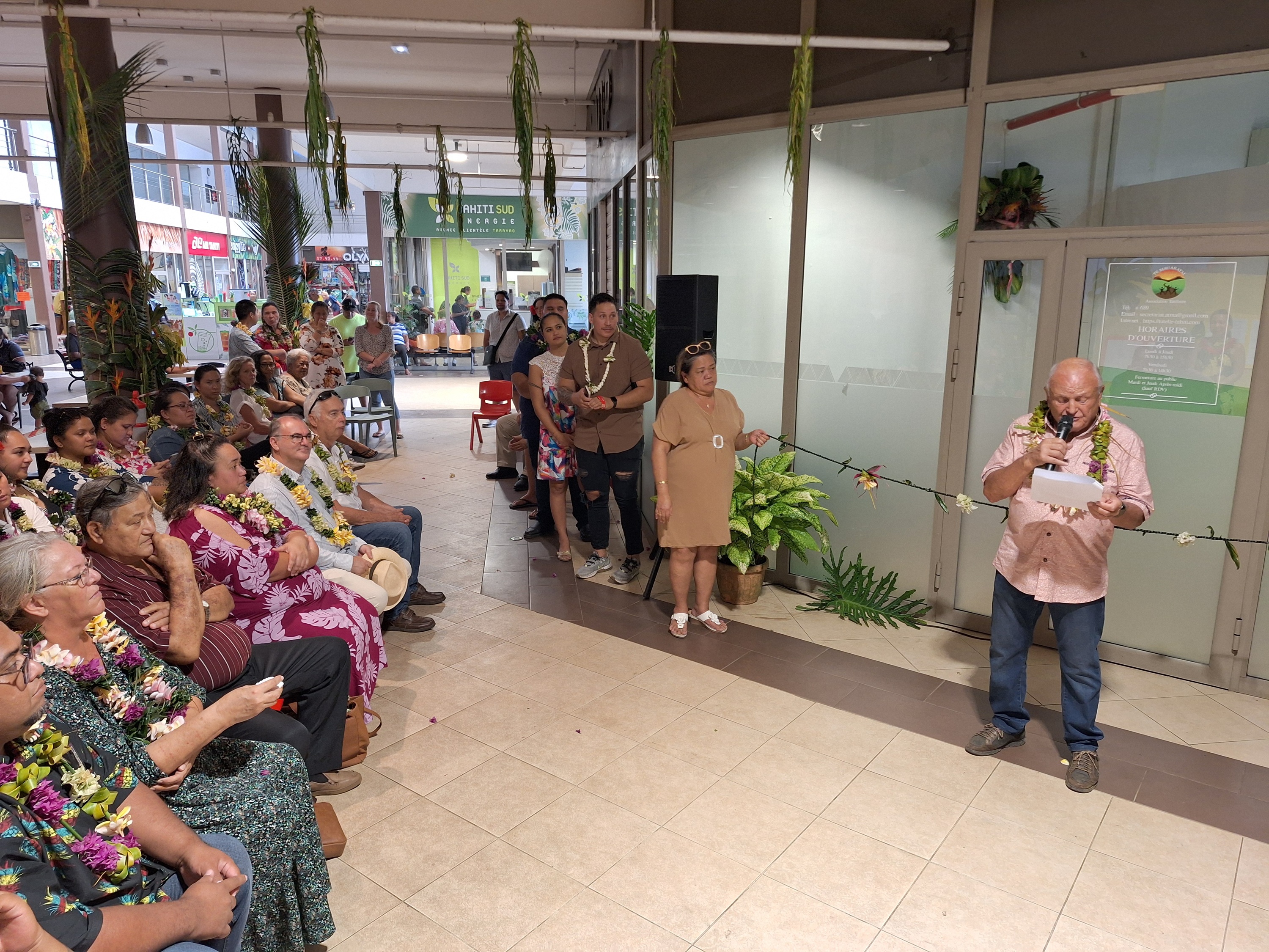 L’association Te Mau Aratai est représentée à la Presqu’île depuis fin juillet (Crédit : Anne-Charlotte Lehartel).