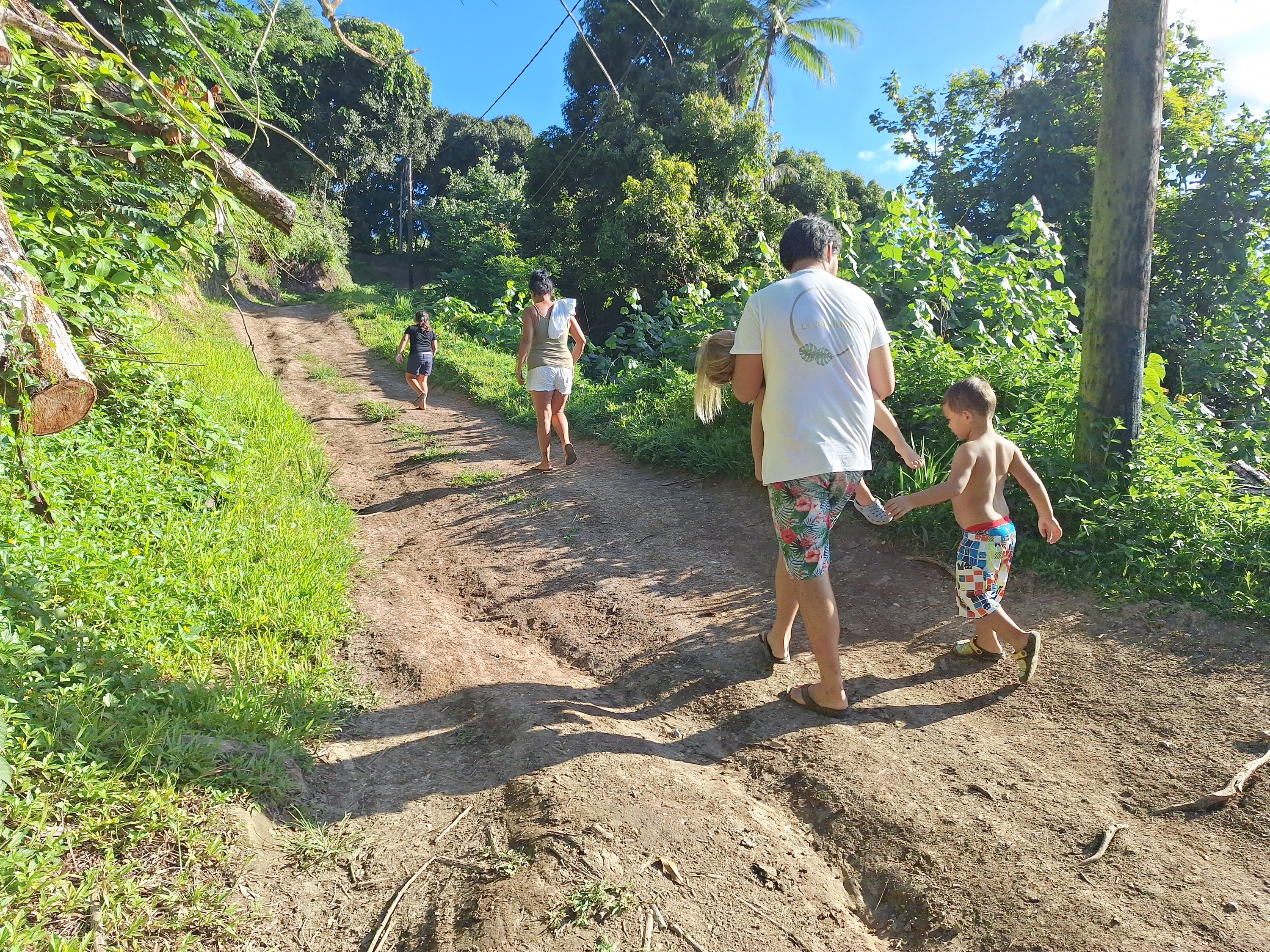 Par mauvais temps, certains parents renoncent à emmener leurs enfants à l’école.