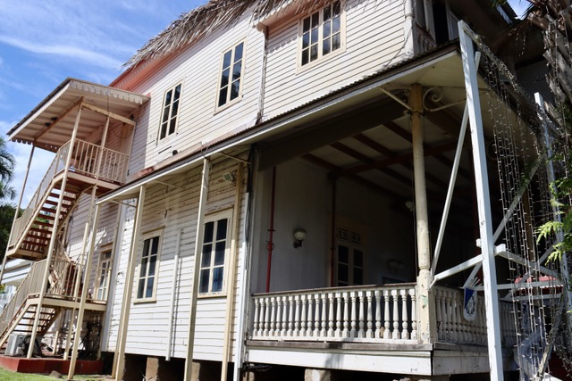 L’avenir de la Saintonge, patrimoine architectural historique et hôtel de ville d’Arue depuis 1978 a été évoqué lors de ce déplacement officiel.