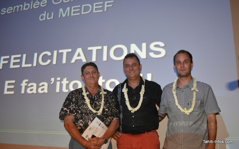 Teiva Godefroy (nouveau vice-président du Medef), Olivier Kressmann (président reconduit) et Shany Barotto (trésorier reconduit). Sur la photo il manque Narii Faugerat, deuxième vice-président, pour compléter le bureau.