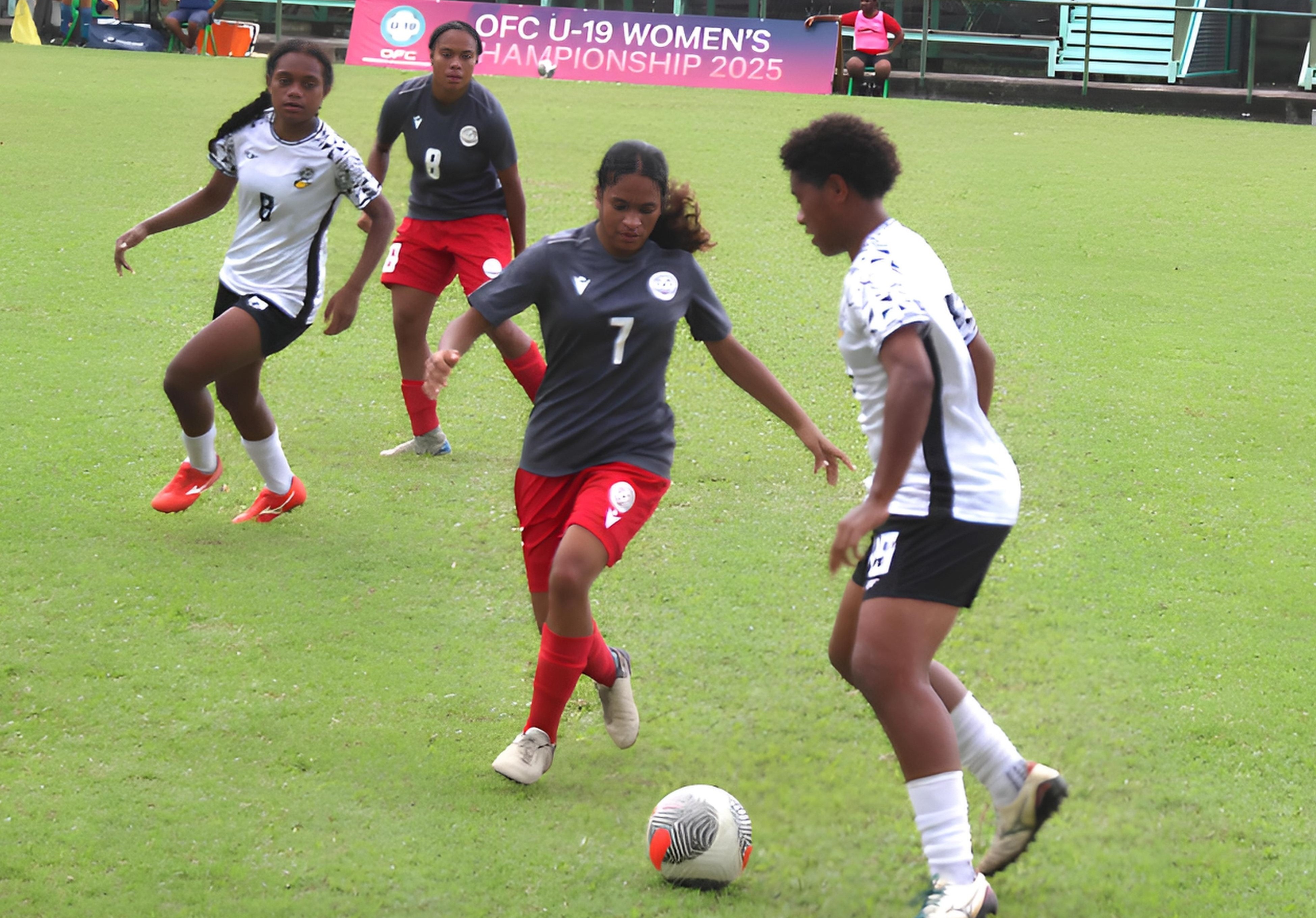 Les Fidjiennes (en blanc) ont globalement dominé, mais les Calédoniennes n’ont rien lâché et ont su se montrer efficaces, contrairement à leurs adversaires.