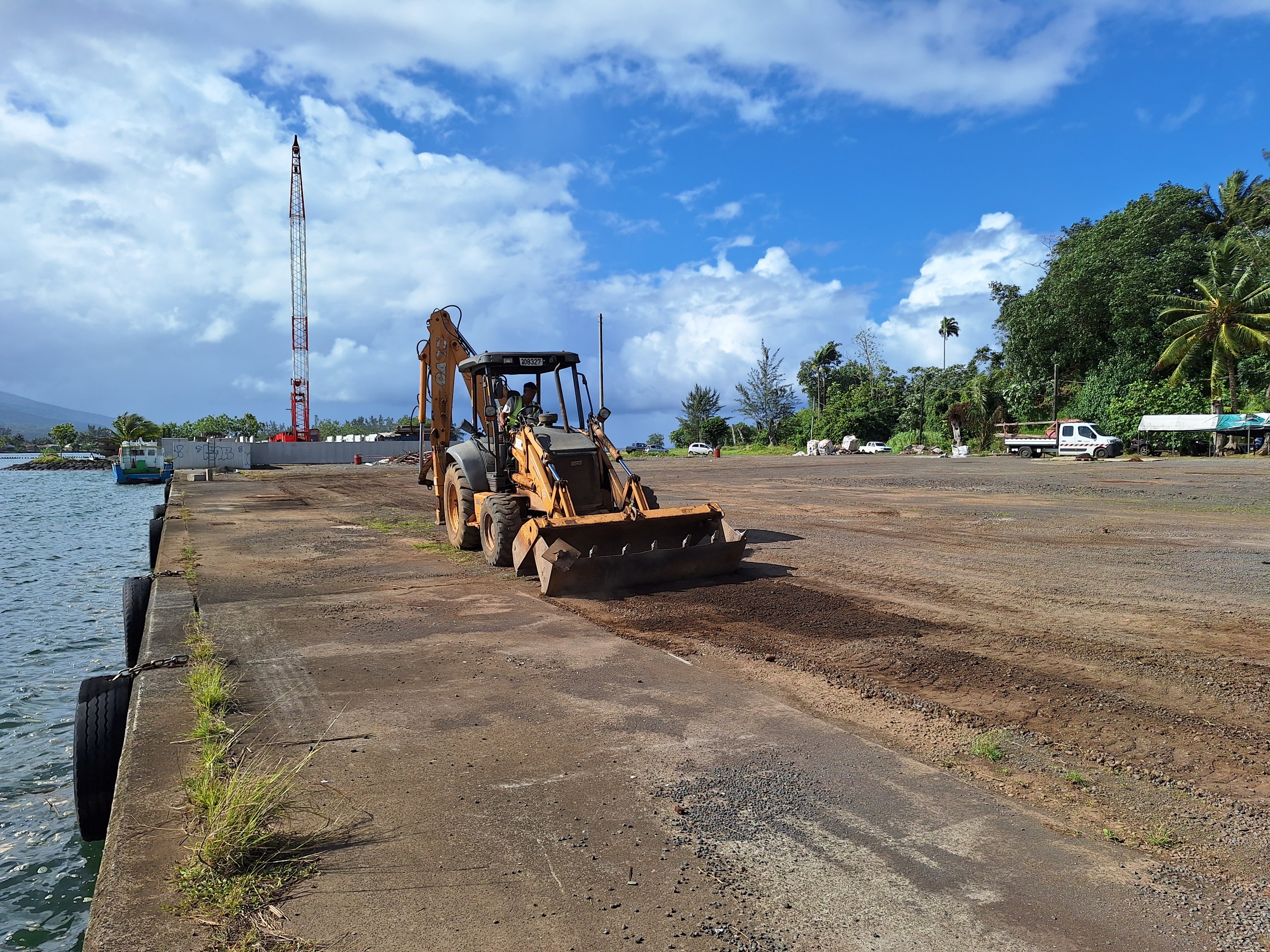 Temporairement libéré de ses chantiers, le quai de Tatutu pourra à nouveau accueillir les forains et la population (Crédit : Anne-Charlotte Lehartel).