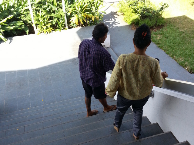 La victime, satisfaite du jugement, a quitté le tribunal en boitant. La blessure pourrait laisser des séquelles.