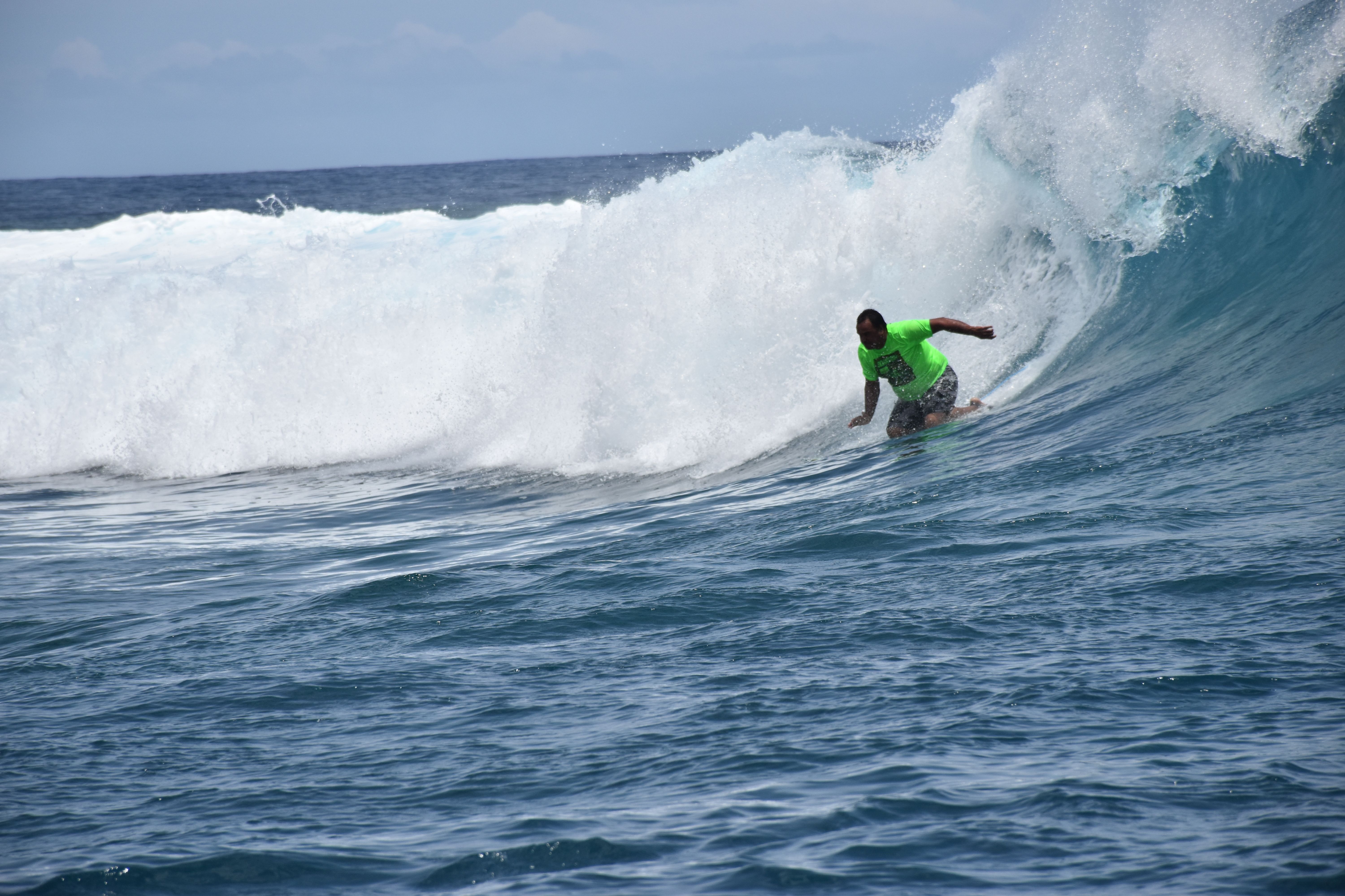 Stevens Pahape a livré une belle bataille sur les vagues de Taapuna en catégorie Knee Board Men.