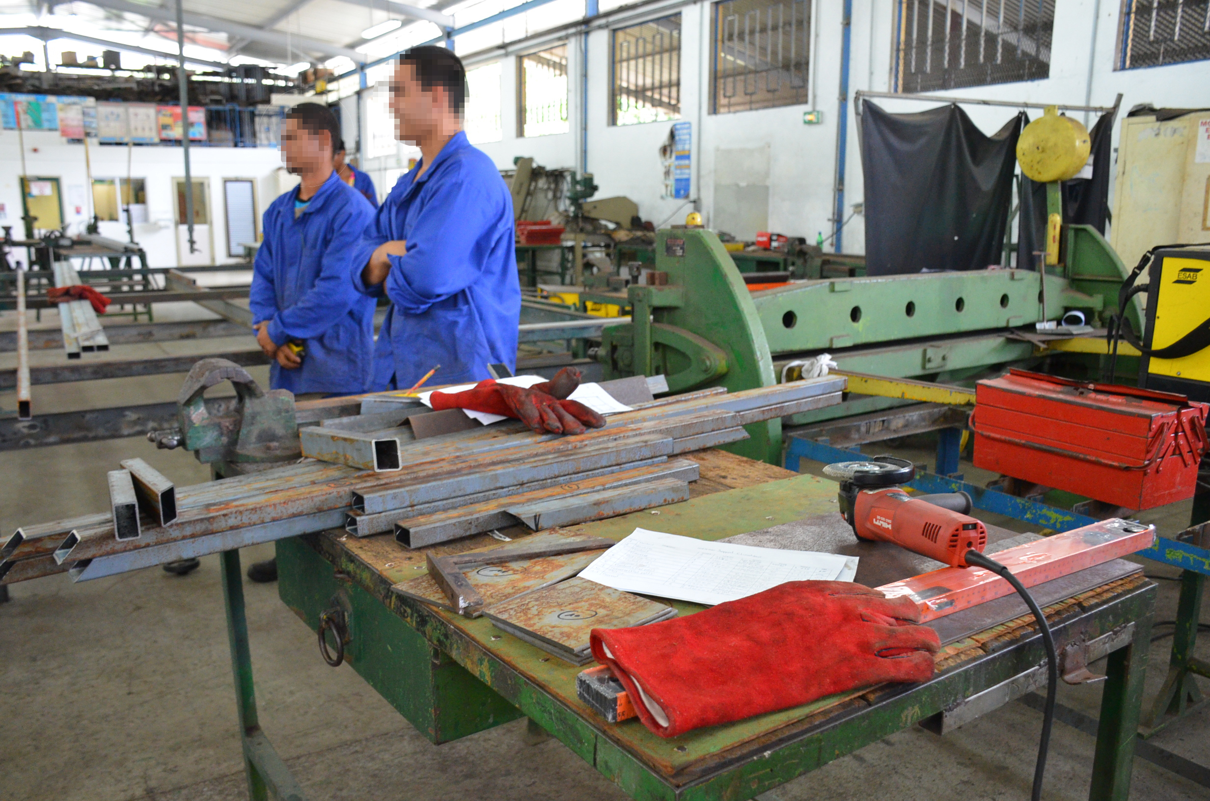 En 2016, un budget de 345 millions Fcfp est prévu pour le soutien de 400 contrats aidés de type ACT.