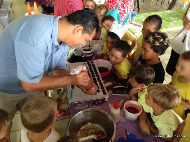 Les enfants de l'école Saint-Michel 1 s'initient à la préparation du chocolat