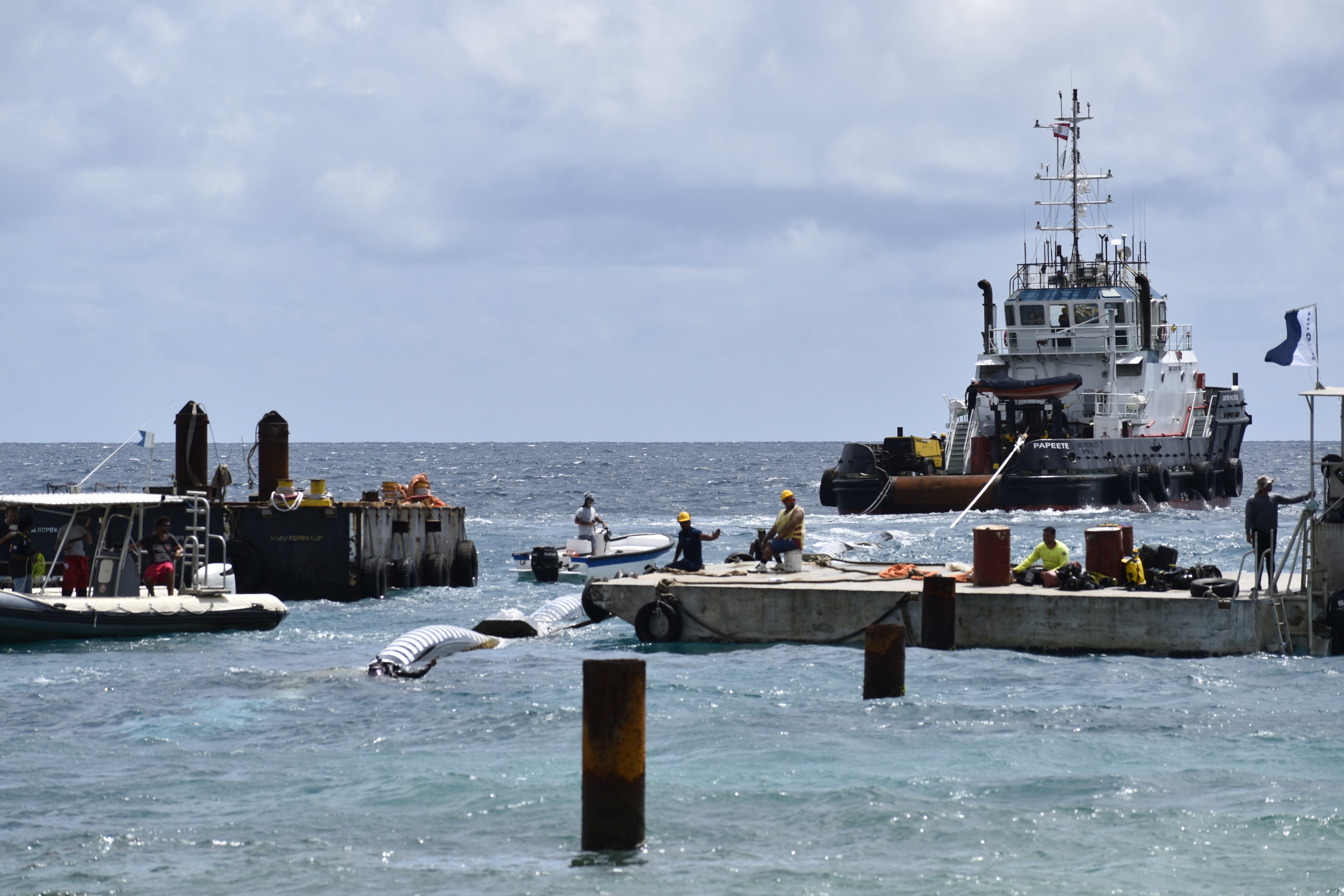Remorquée entre dimanche après-midi et lundi matin, la conduite a été coulée sur la zone technique “est” (Crédit : Anne-Charlotte Lehartel).
