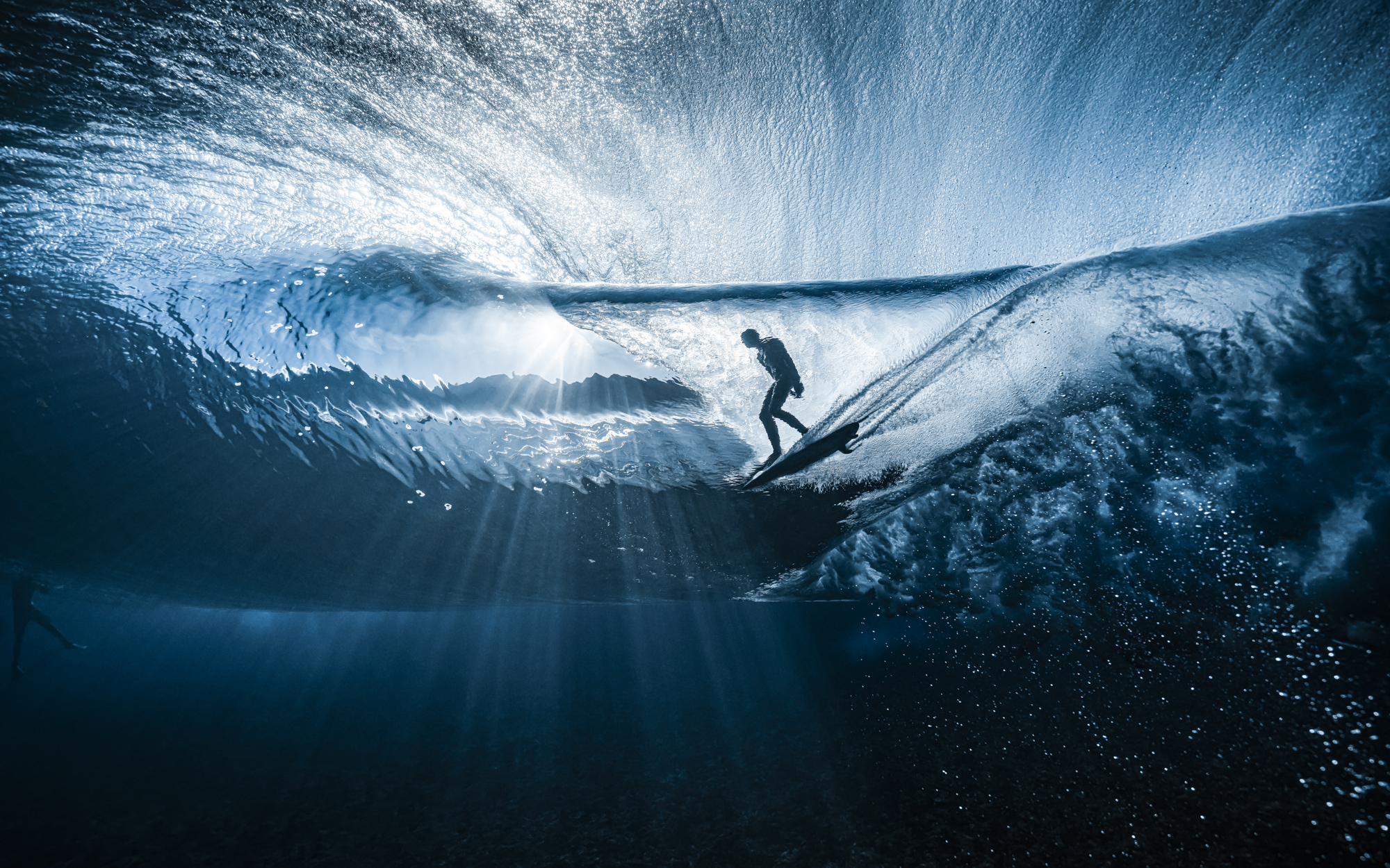 Vue sous-marine d’un surfeur à Teahupo’o, la spécialité du photographe (Photo : Ben Thouard).