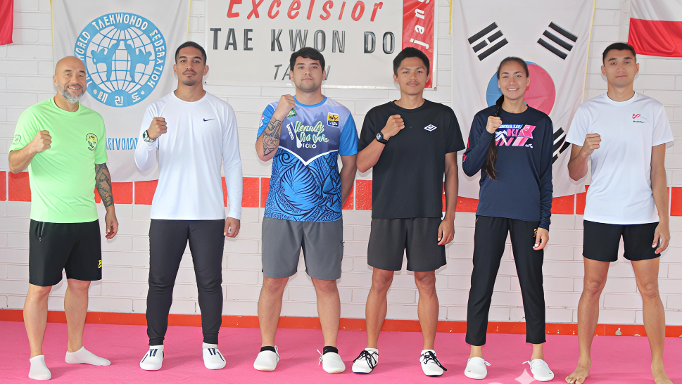 La sélection tahitienne de taekwondo peut tirer son épingle du jeu aux Championnats du monde en Chine, selon son entraîneur Philippe Pinerd (à gauche).