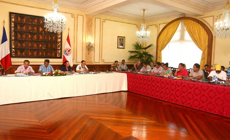 Le président Fritch et les ministres Tea Frogier et Patrick Howell ont discuté ce jeudi avec les représentants syndicaux de la réforme de la PSG.