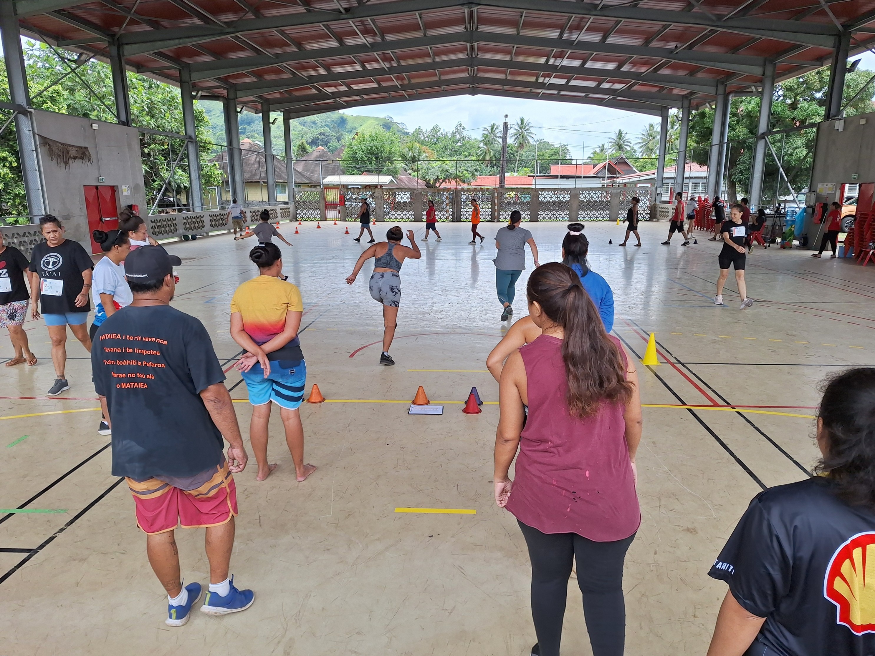 Candidats et recruteurs ont participé à des ateliers sportifs collectifs avant d’aborder les entretiens d’embauche individuels.