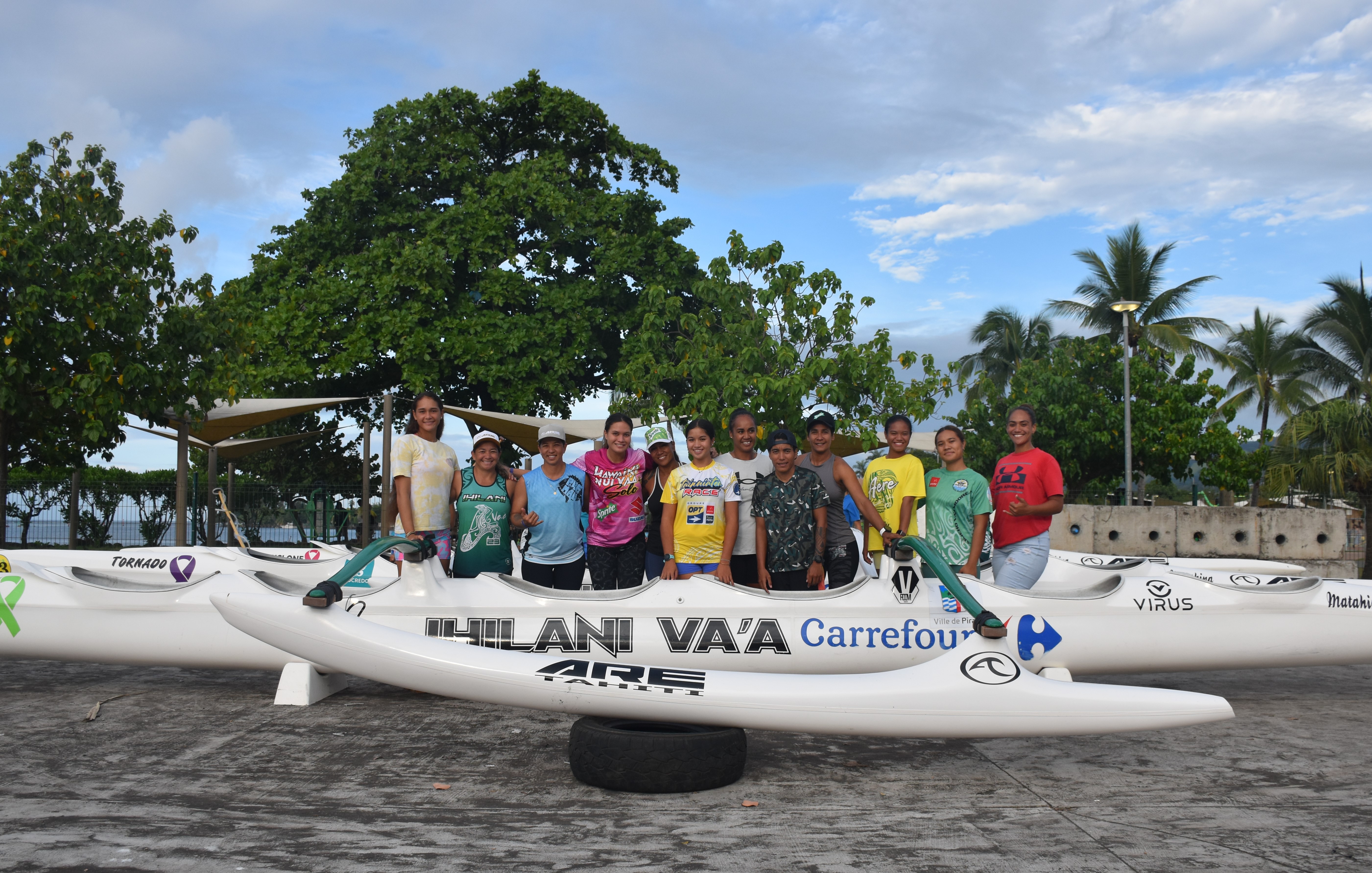 La team Ihilani prête pour le défi Hawaiki Nui 2025.