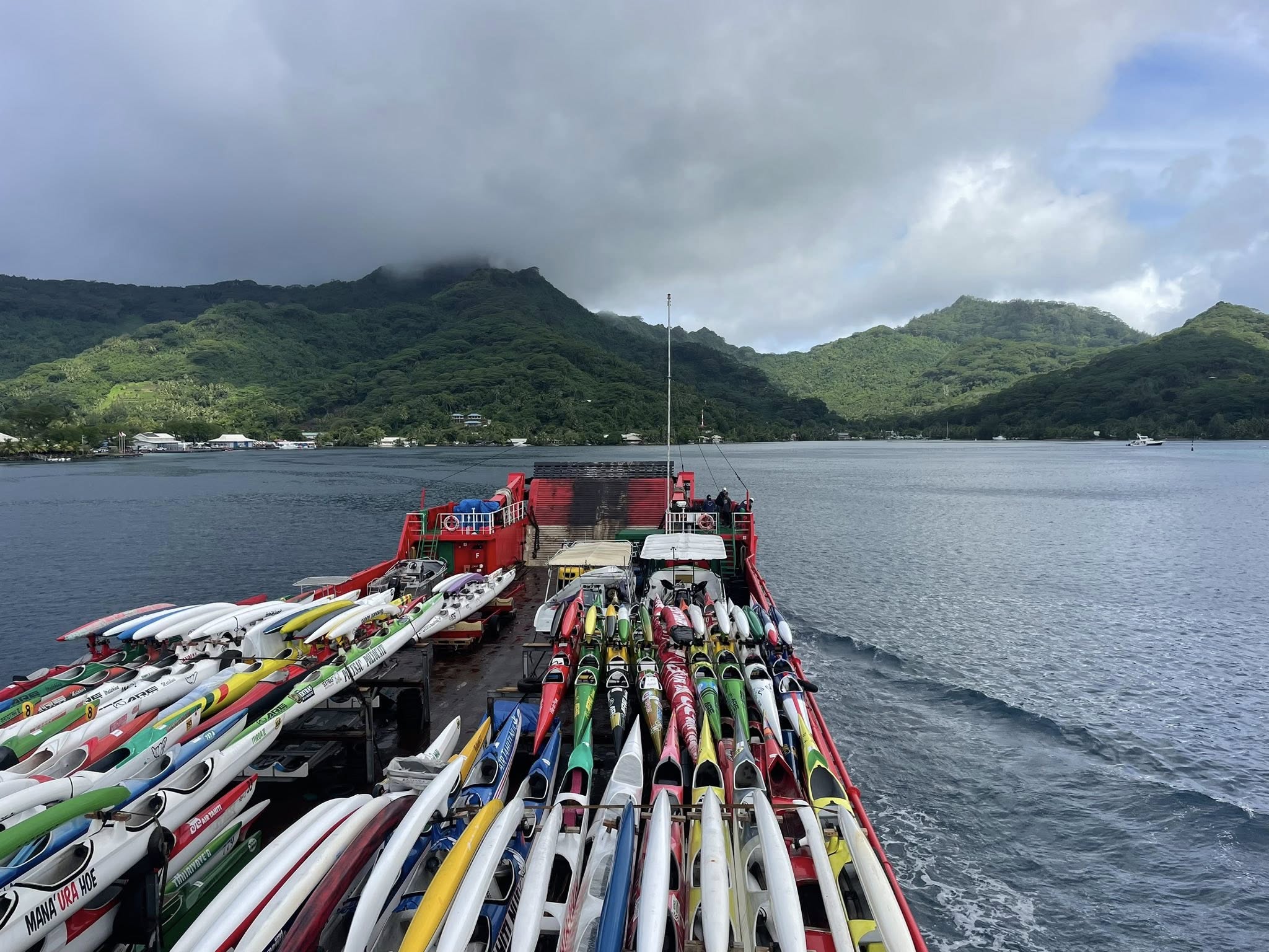 L’arrivée des va’a à Huahine, un moment toujours aussi important de la Hawaiki Nui.
