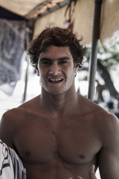 Portrait : Enrique Ariitu, le surf dans la peau